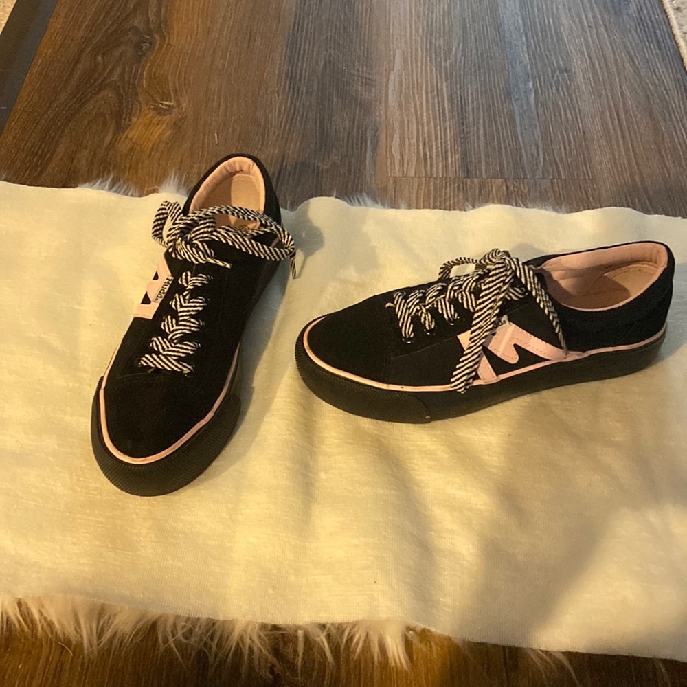 Black and pink, Mudd sneaker. Size 8